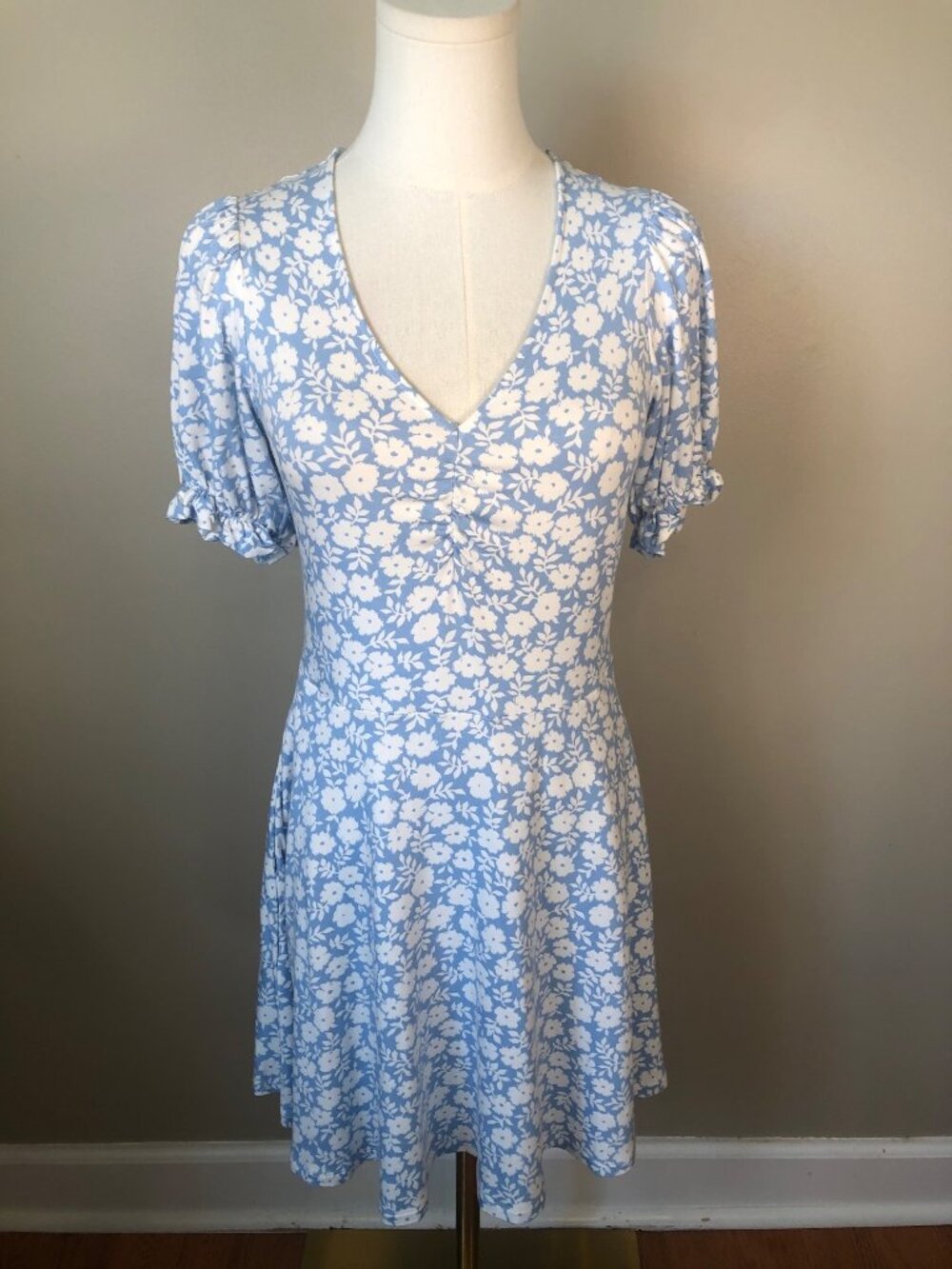 Boden Blue & White Floral Ruched V-Neck Fit & Flare Dress Sz 4P Pockets Romantic